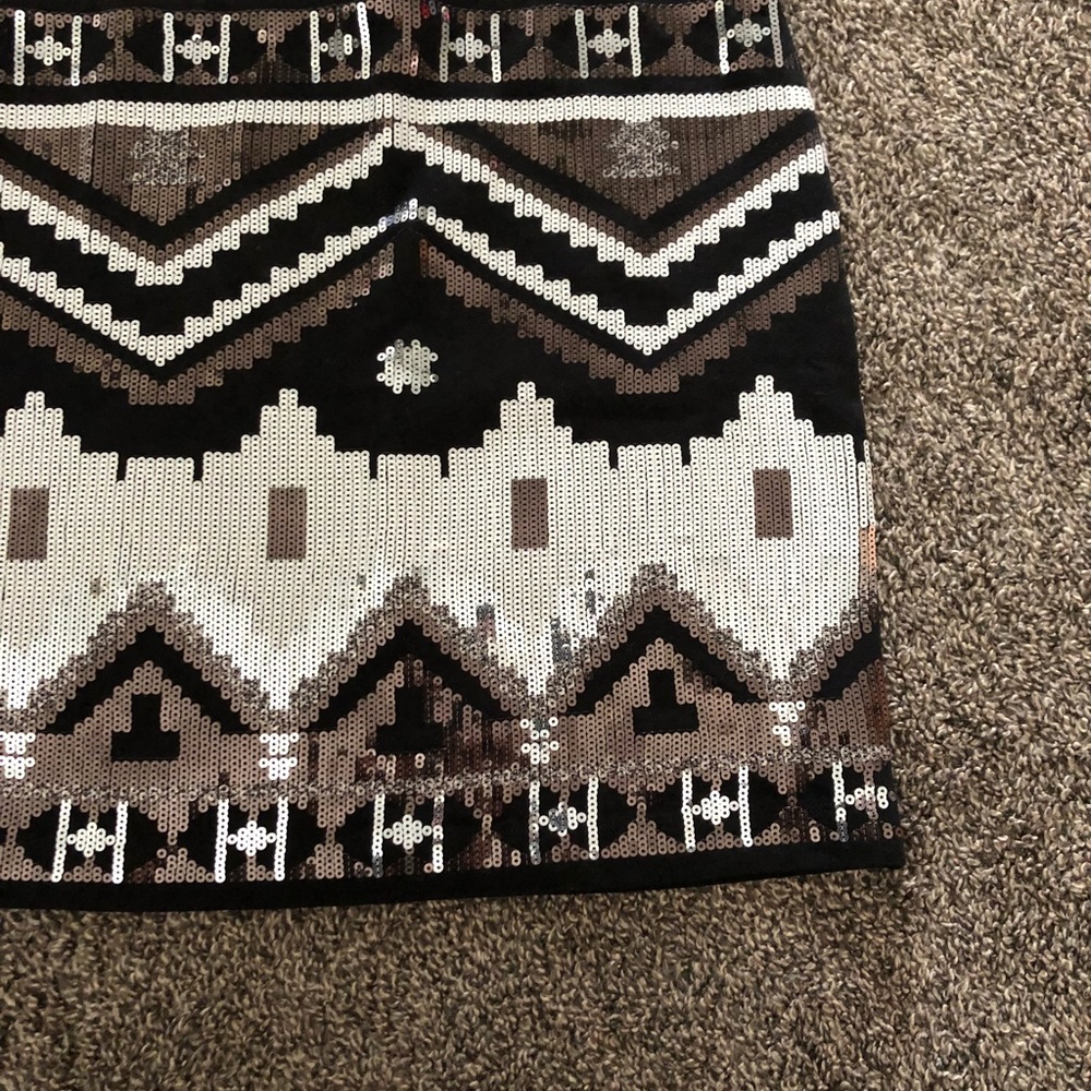 EXPRESS SKIRT - Picture 2 of 5